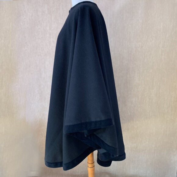 Vintage Black Wool Cape with Matching Scarf - Picture 4 of 9